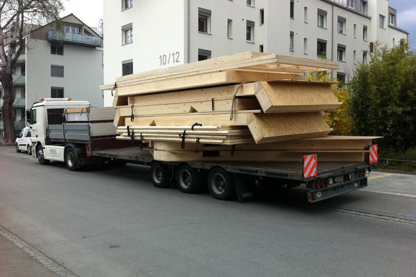 Holzelemente für einen Dachstock Ausbau